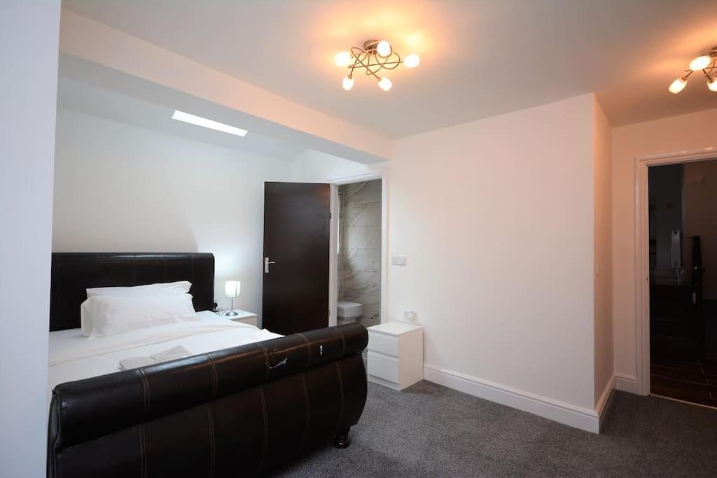 Lovely 4Bedroom Apartment Londra Esterno foto