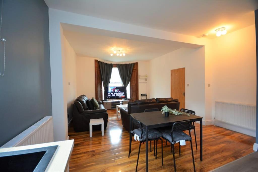 Lovely 4Bedroom Apartment Londra Esterno foto