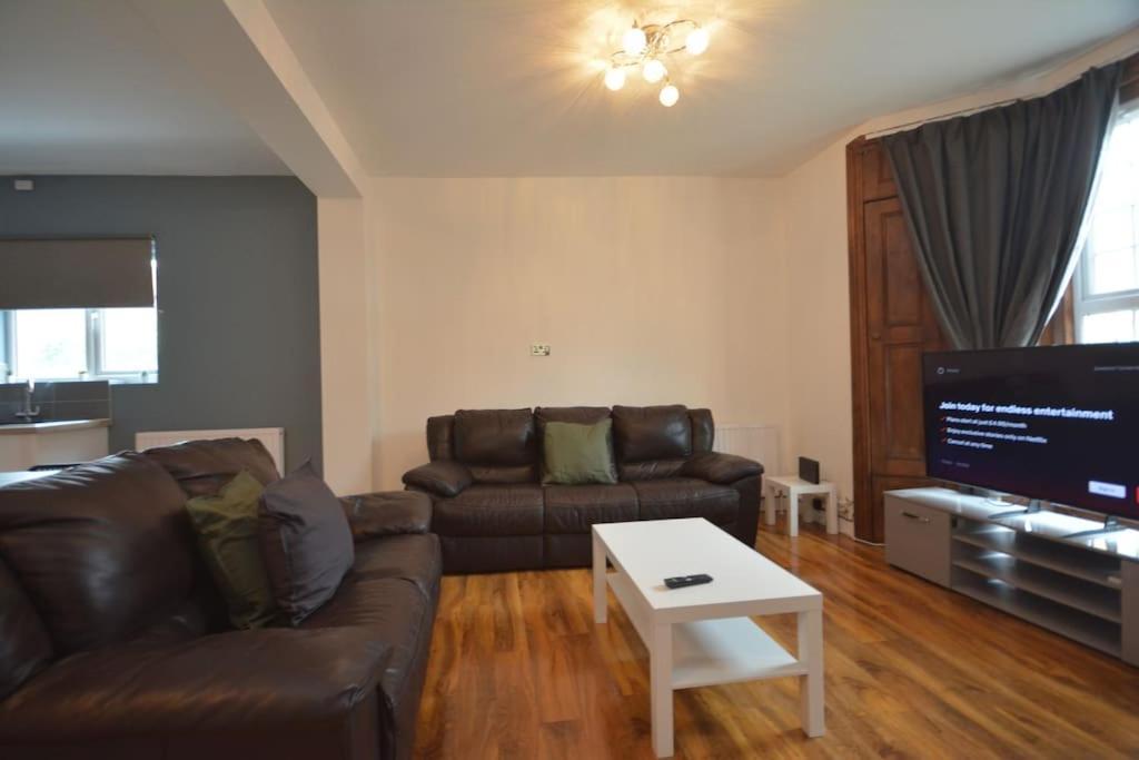 Lovely 4Bedroom Apartment Londra Esterno foto