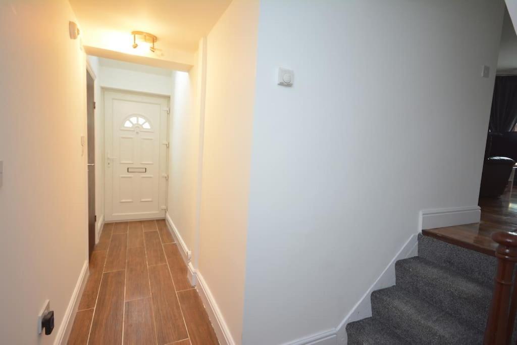 Lovely 4Bedroom Apartment Londra Esterno foto