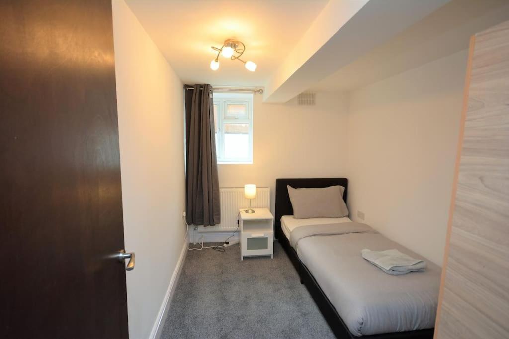 Lovely 4Bedroom Apartment Londra Esterno foto